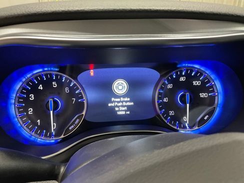 Used 2026 Chrysler Pacifica Limited FWD image 17