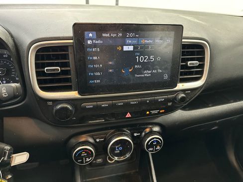 Used 2022 Hyundai Venue SEL FWD image 23