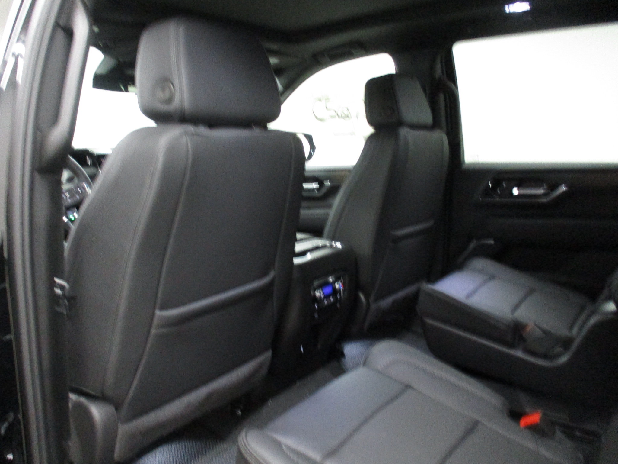 New 2026 GMC Yukon Denali w/ Sun & Power Step Package AWD/4WD image 17
