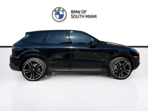 Used 2022 Porsche Cayenne image 8