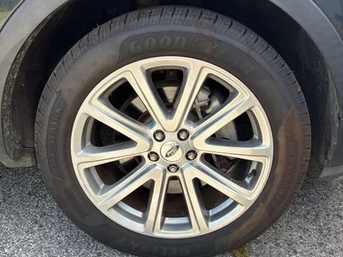 Used 2017 Ford Explorer Limited w/ Equipment Group 301A FWD image 19