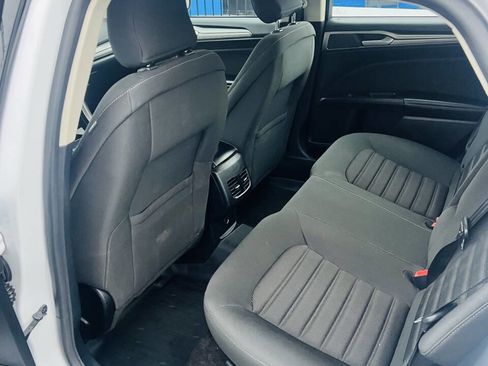 Used 2019 Ford Fusion SE image 12