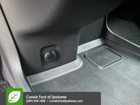 Used 2025 Toyota Sienna Platinum image 39