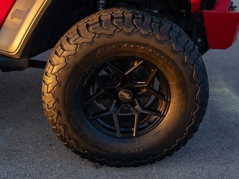 Used 2020 Jeep Gladiator Rubicon w/ Cold Weather Group image 12