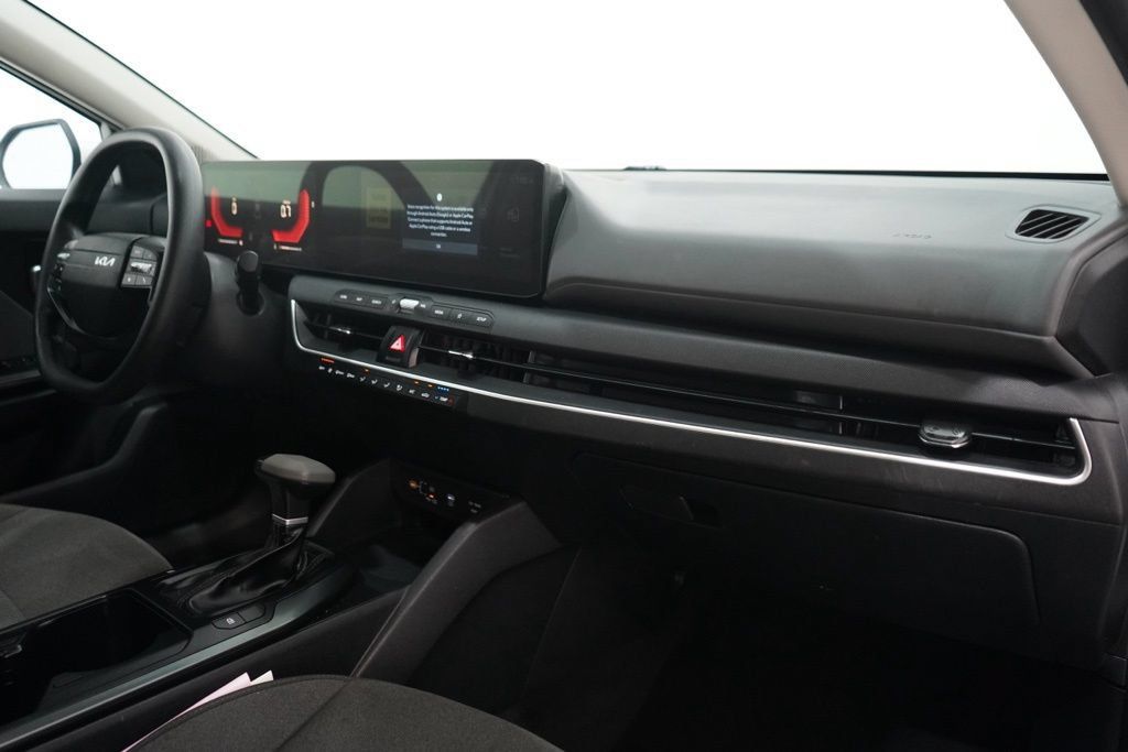 Used 2025 Kia K4 FWD image 16