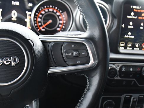 Used 2022 Jeep Gladiator Overland w/ Cold Weather Group image 33