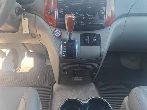 Used 2010 Toyota Sienna AWD image 12