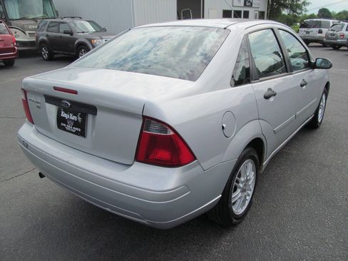 Used 2007 Ford Focus SE FWD image 5
