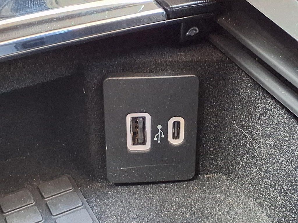 Used 2024 Lincoln Corsair AWD w/ Equipment Group 101A image 19