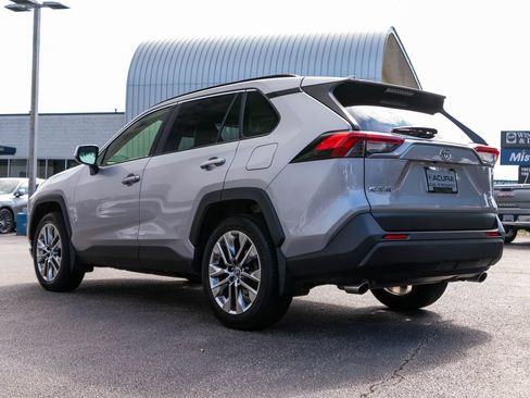 Used 2019 Toyota RAV4 XLE Premium w/ Cold Weather Package AWD/4WD image 9