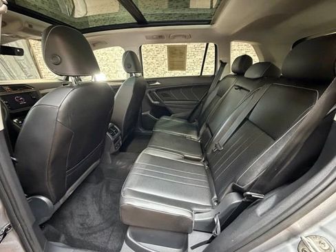 Used 2022 Volkswagen Tiguan SE w/ Panoramic Sunroof Package AWD/4WD image 13