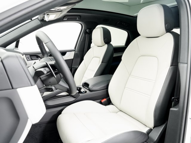 Certified 2026 Porsche Cayenne Coupe AWD/4WD image 5