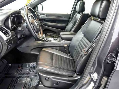 Used 2018 Jeep Grand Cherokee Limited AWD/4WD image 12