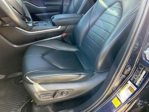 Used 2021 Toyota Highlander XLE image 14