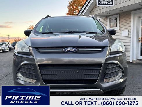 Used 2016 Ford Escape SE w/ Equipment Group 201A image 2