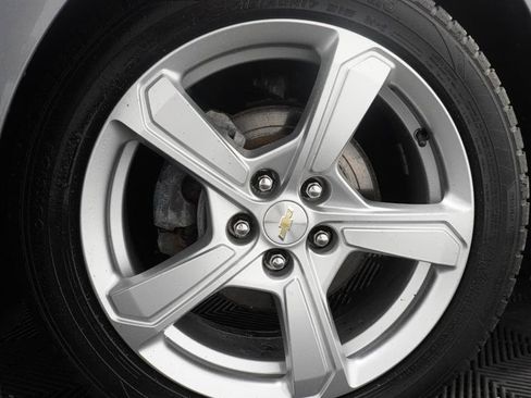 Used 2018 Chevrolet Volt LT w/ Comfort Package FWD image 3