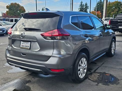 Used 2018 Nissan Rogue S image 5