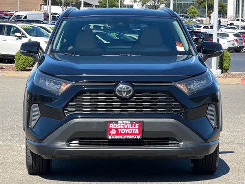 Used 2021 Toyota RAV4 LE FWD image 10