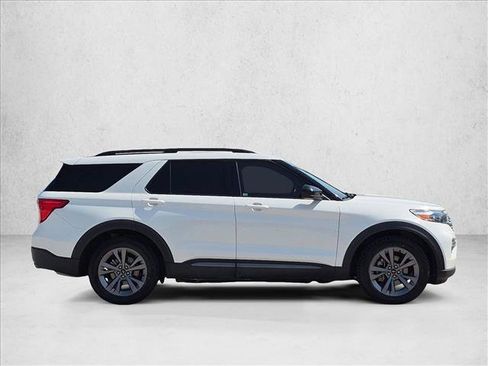 Used 2022 Ford Explorer XLT w/ Equipment Group 202A RWD image 4