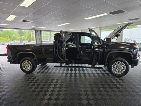 Used 2022 Chevrolet Silverado 3500 High Country w/ Z71 Off-Road Package AWD/4WD image 18