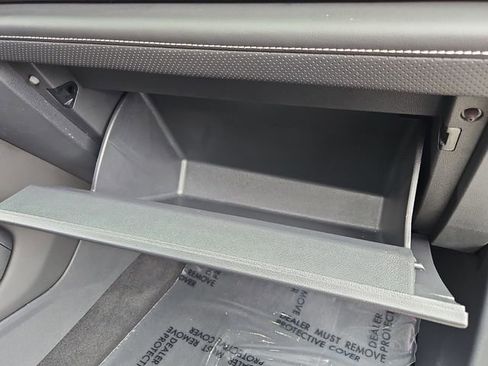 Used 2025 Volkswagen Atlas SE image 21