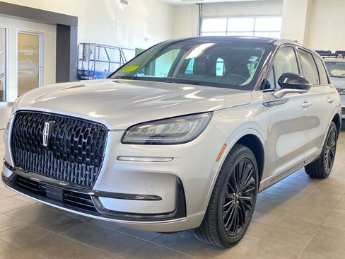 Used 2023 Lincoln Corsair AWD w/ Equipment Group 101A image 4
