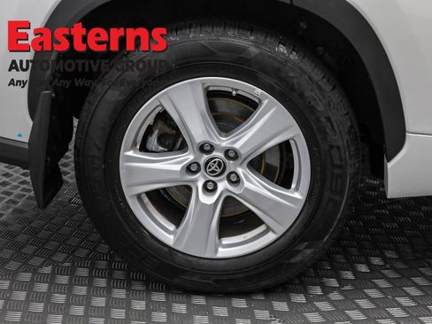 Used 2023 Toyota Highlander LE image 30