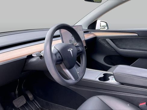 Used 2023 Tesla Model Y AWD image 15