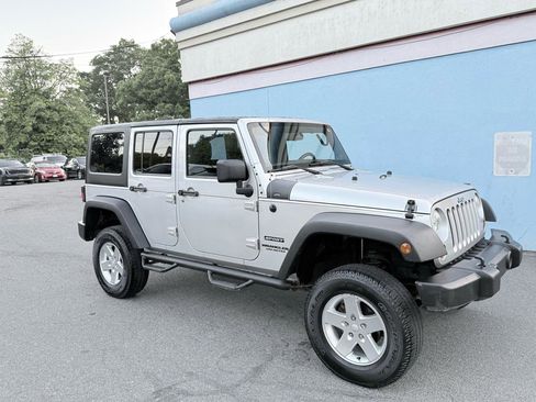 Used 2011 Jeep Wrangler Unlimited Sport AWD/4WD image 9