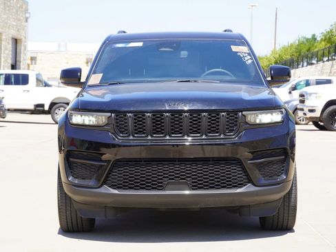 Used 2024 Jeep Grand Cherokee Altitude AWD/4WD image 2