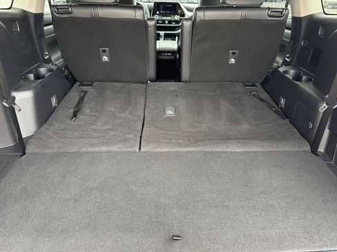 Used 2023 Toyota Highlander XLE image 19