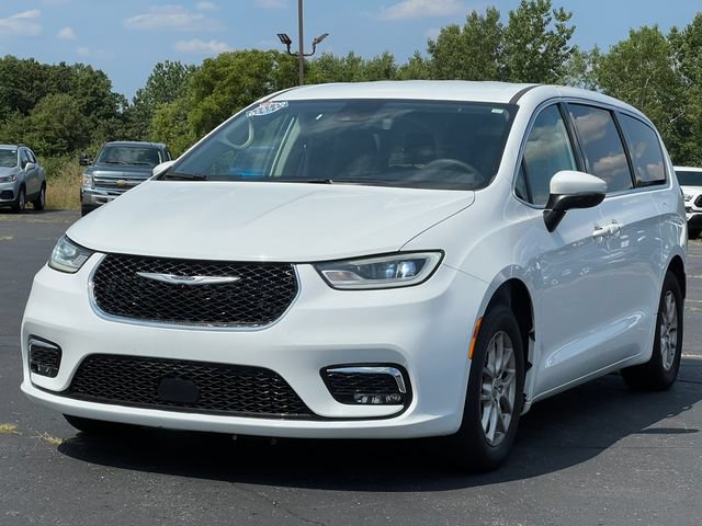 Used 2023 Chrysler Pacifica Touring-L FWD image 41