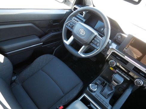 Certified 2025 Toyota Tacoma SR5 image 9