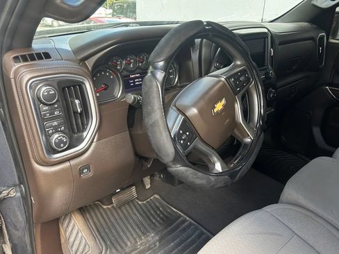 Used 2020 Chevrolet Silverado 1500 LT AWD/4WD image 3