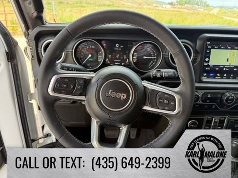 Used 2023 Jeep Wrangler Unlimited Sahara AWD/4WD image 19
