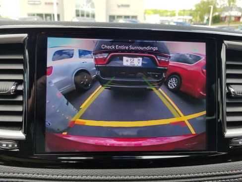 Used 2023 Chrysler Pacifica Touring-L AWD/4WD image 32
