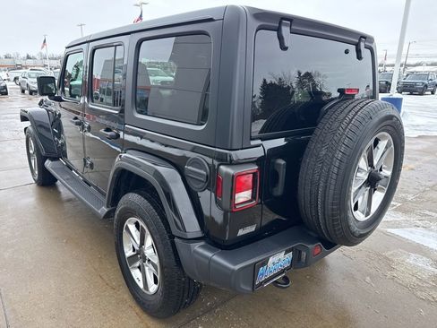 Used 2021 Jeep Wrangler Unlimited Sahara image 6