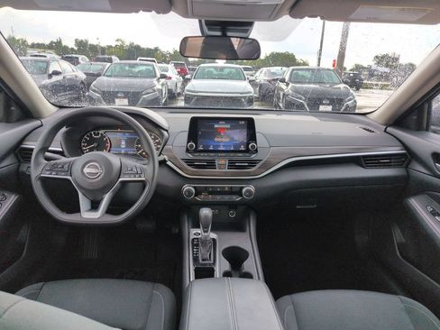 Used 2025 Nissan Altima 2.5 SV FWD image 25