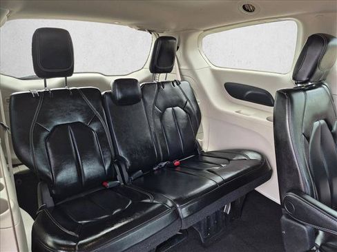 Used 2023 Chrysler Pacifica Touring-L FWD image 26