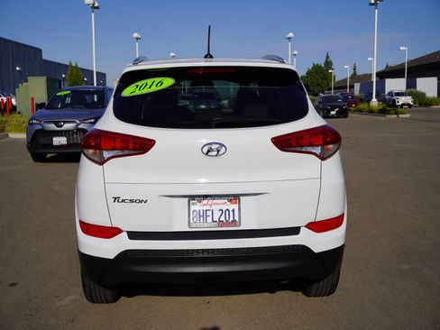 Used 2016 Hyundai Tucson SE w/ Option Group 02 FWD image 9