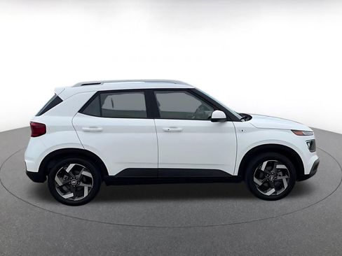 Used 2025 Hyundai Venue SEL image 16