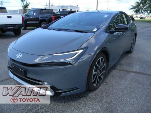 Used 2024 Toyota Prius Prime FWD image 5