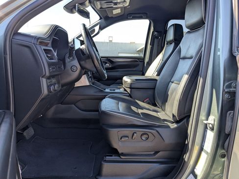 Used 2023 Chevrolet Suburban Premier image 23