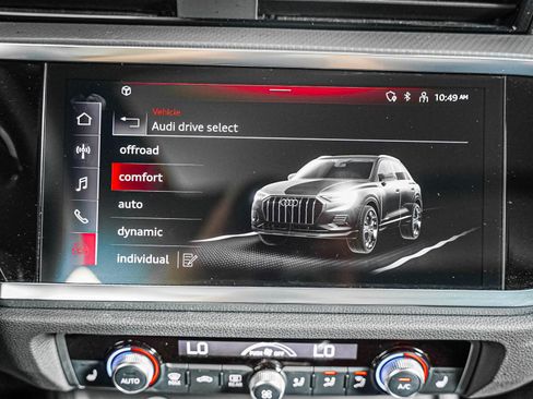 Used 2023 Audi Q3 2.0T Premium w/ Convenience Package AWD/4WD image 18