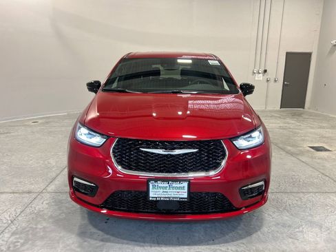 New 2026 Chrysler Pacifica Select image 3