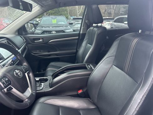Used 2017 Toyota Highlander SE image 10