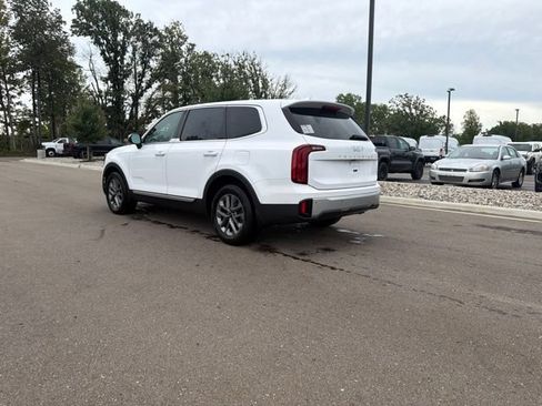 Used 2023 Kia Telluride LX FWD image 4