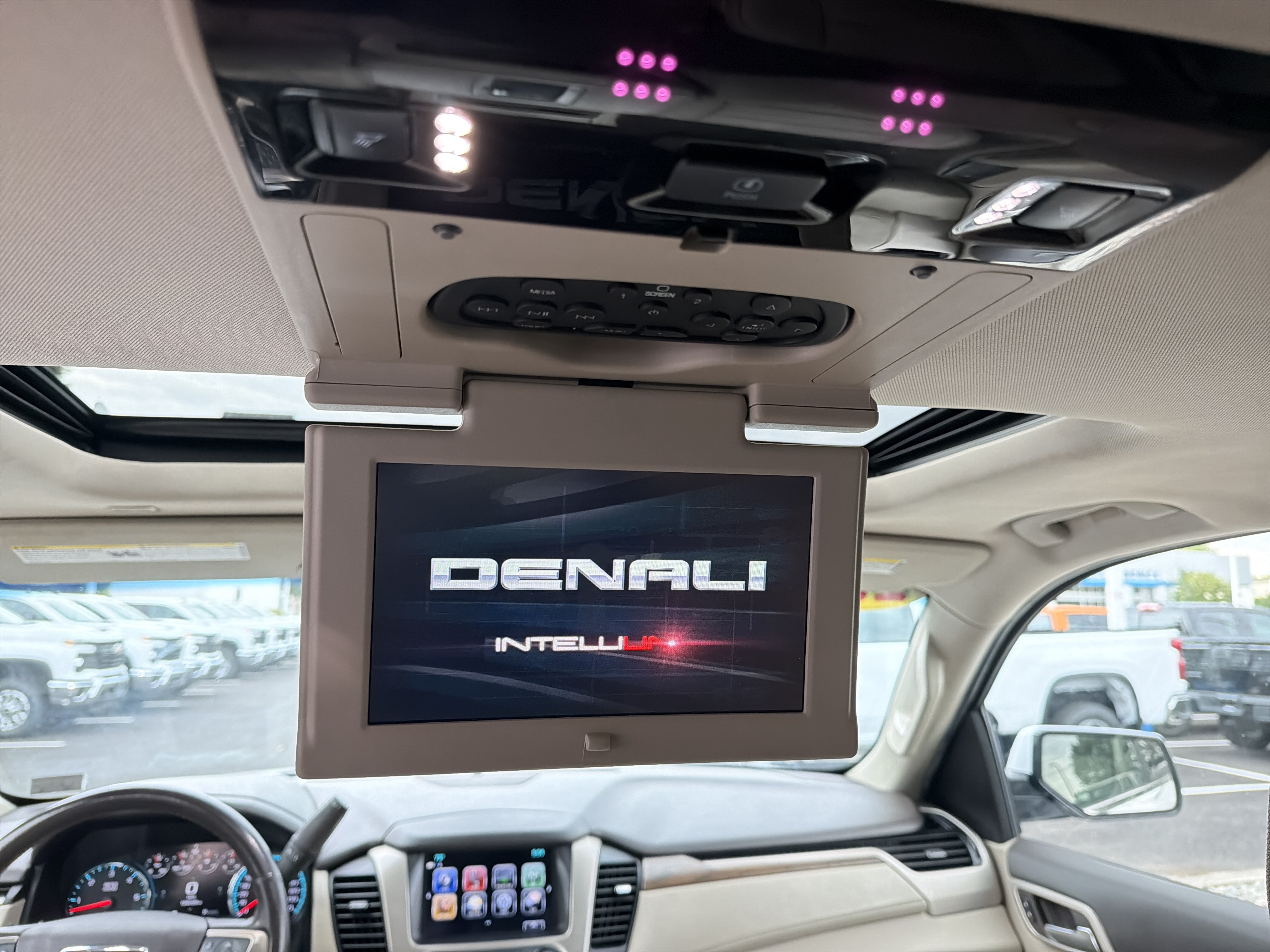 Used 2020 GMC Yukon XL Denali w/ Denali Ultimate Package AWD/4WD image 29