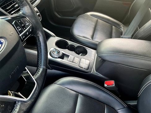 Used 2021 Ford Escape Titanium image 14