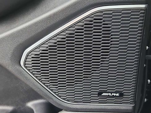 Used 2023 Jeep Grand Cherokee Overland image 48